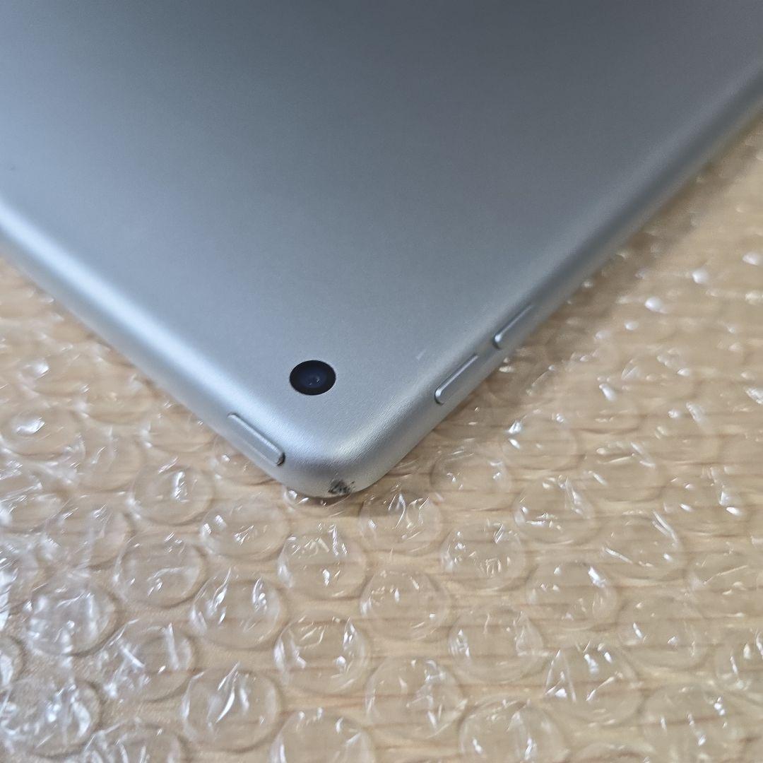 a*m様 iPad 8◼️バッテリー良品◼️純正充電ケーブルアダプタ付属■205