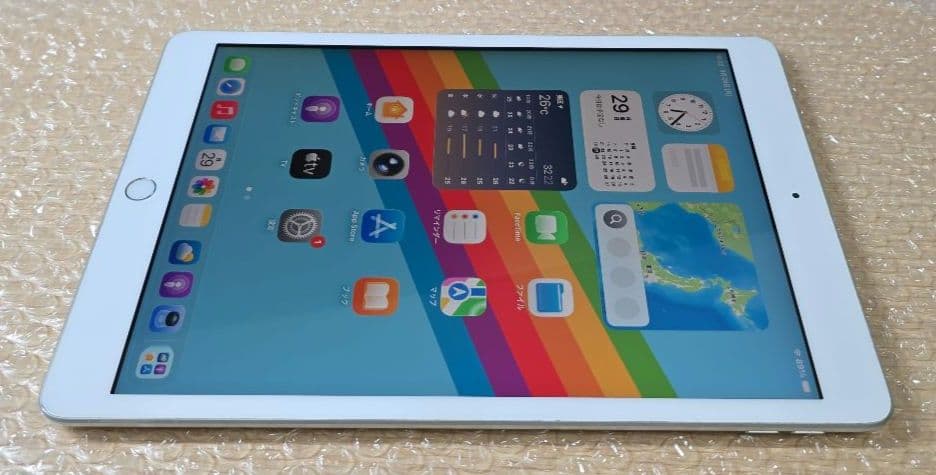 a*m様 iPad 8◼️バッテリー良品◼️純正充電ケーブルアダプタ付属■205