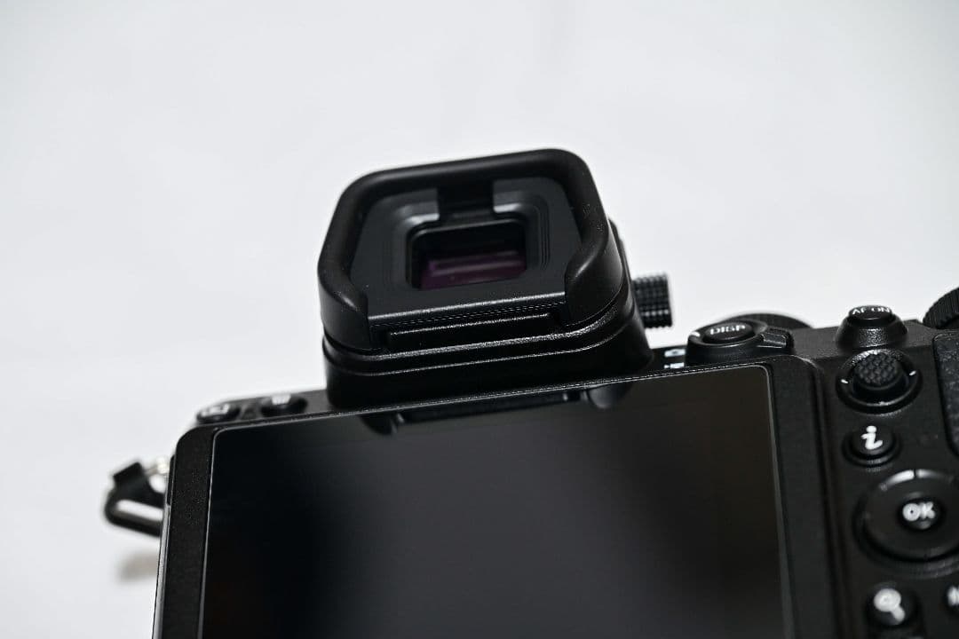 撮影500回以下 Nikon Z 5 ミラーレス一眼カメラ 24-50mmキット