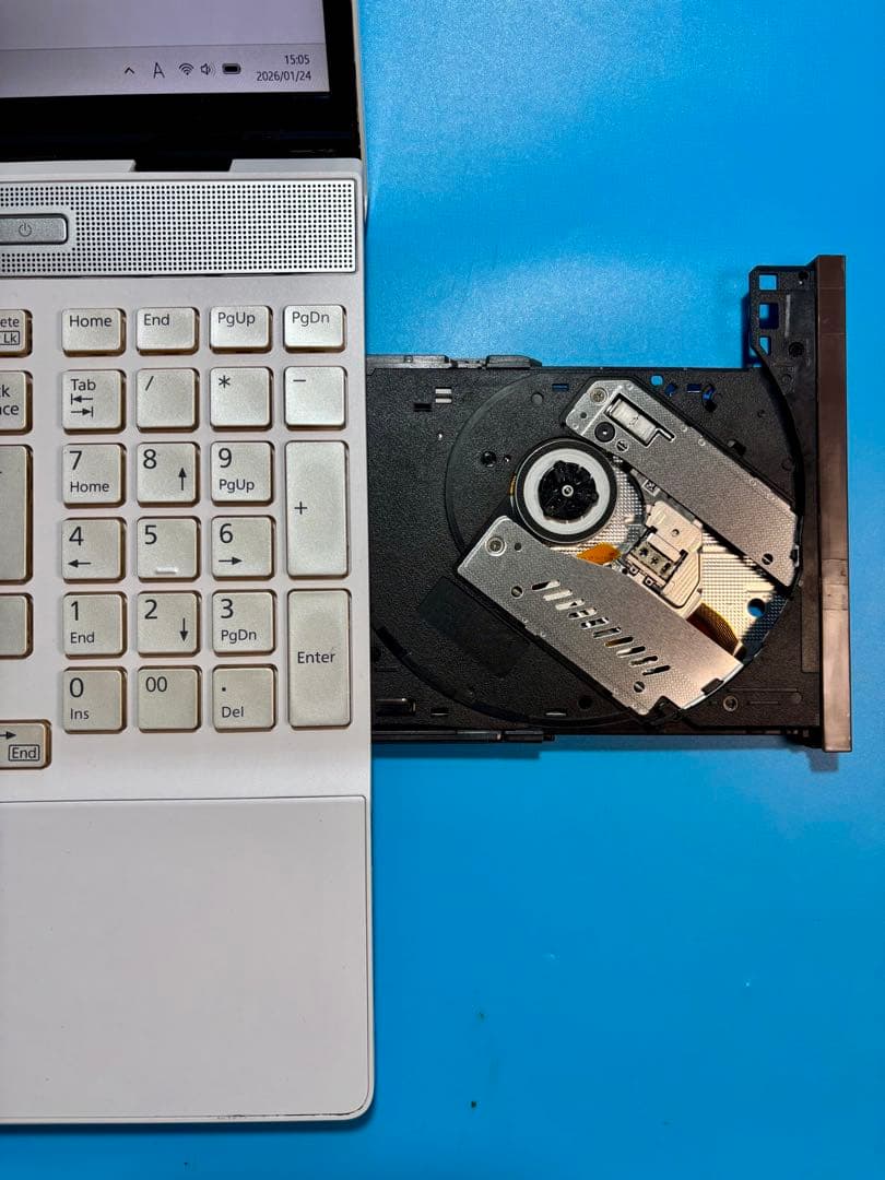 富士通 LIFEBOOK AH53/B3 i7 8550U 32GB 2TB