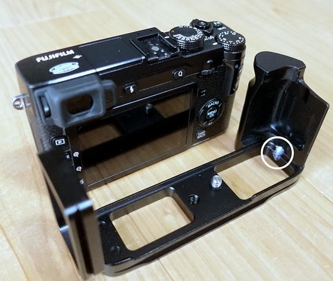 富士フイルム X-E2 ボディ ブラック_カメラブラケット付き