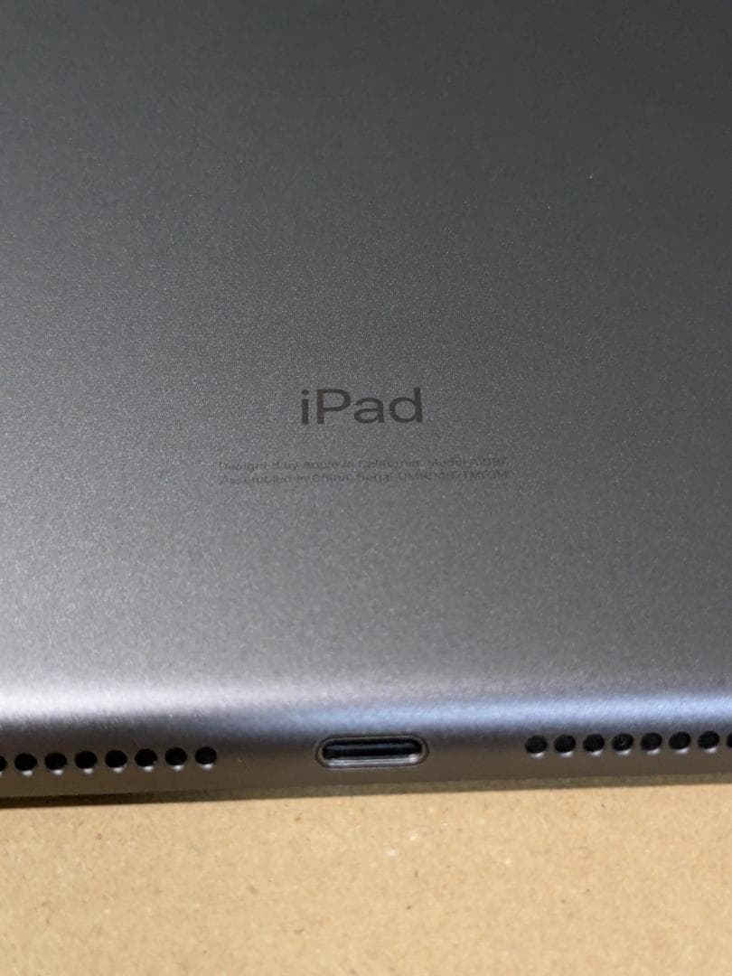 iPad (第7世代) 32GB スペースグレー wifiモデル 線あり