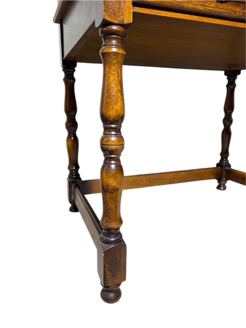 札幌市内引取・札幌市内配送可‼️カリモク コロニアル ライティング ビューロー