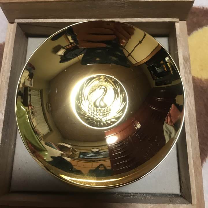 〔送料無料〕金の盃 箱 飾り台付き（他のサイトでも出品中のためお早めに）