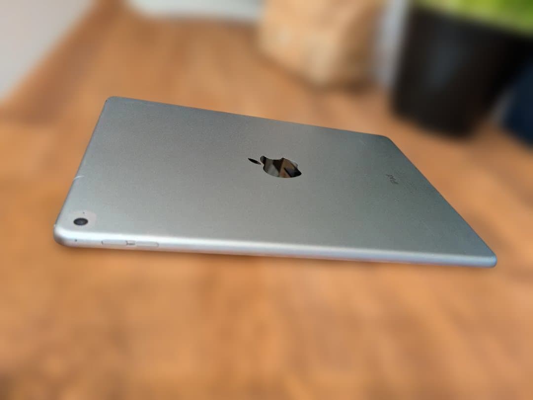 Apple iPad Air 2 10.2インチ スペースグレー 本体