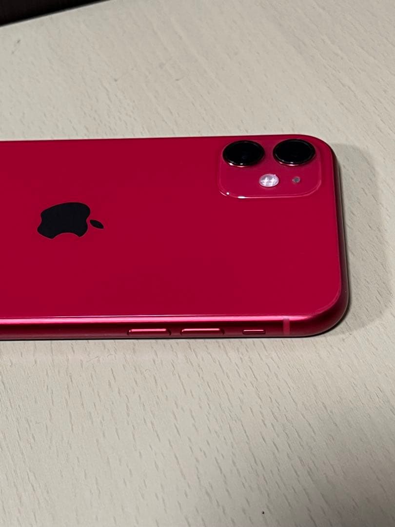 美品 iPhone11 64GB レッド　純正新品ライトニングケーブル付き