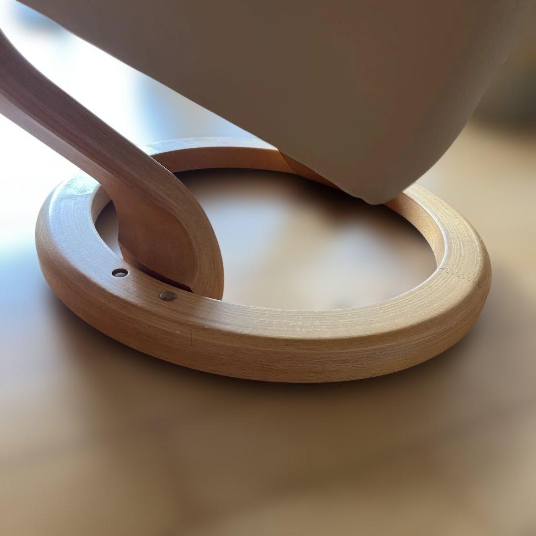 シモンズ　ベージュ レザー リクライニングチェア