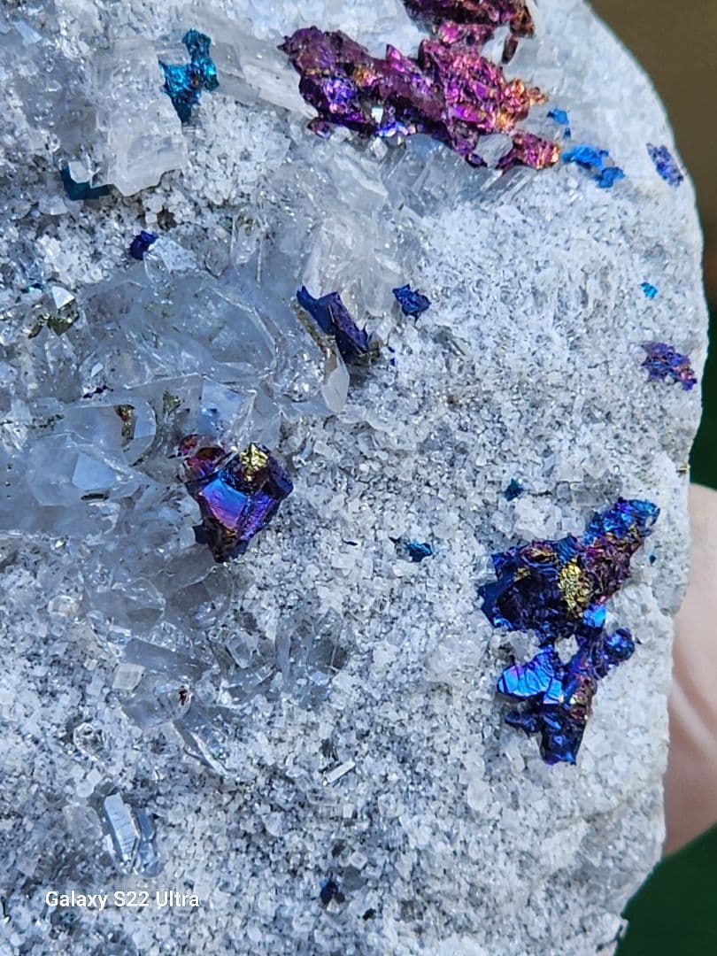 レインボー黄鉄鉱