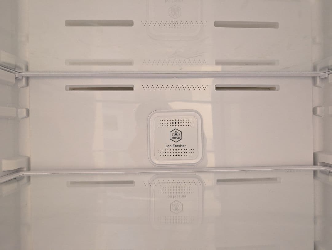 【2024年製・極美品】ヤマダ 319L 冷蔵庫 ホワイト YRZ-F32MW