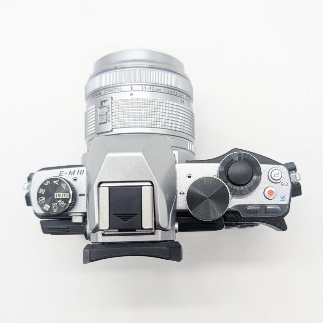 【美品】OLYMPUS OM-D E-M10 レンズキット Wi-Fi搭載