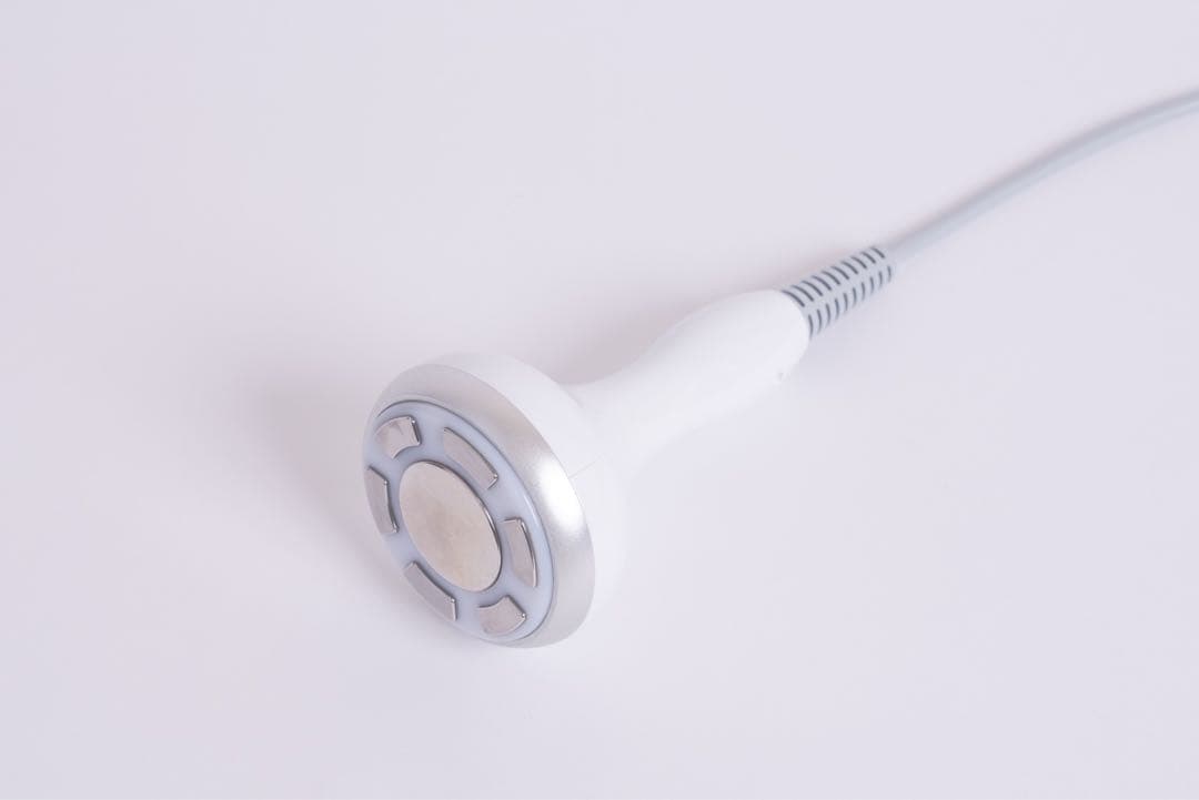 【最新美容機器！】ハイパーナイフ、キャビ、EMS、吸引、ニキビ治療など全身ケア！