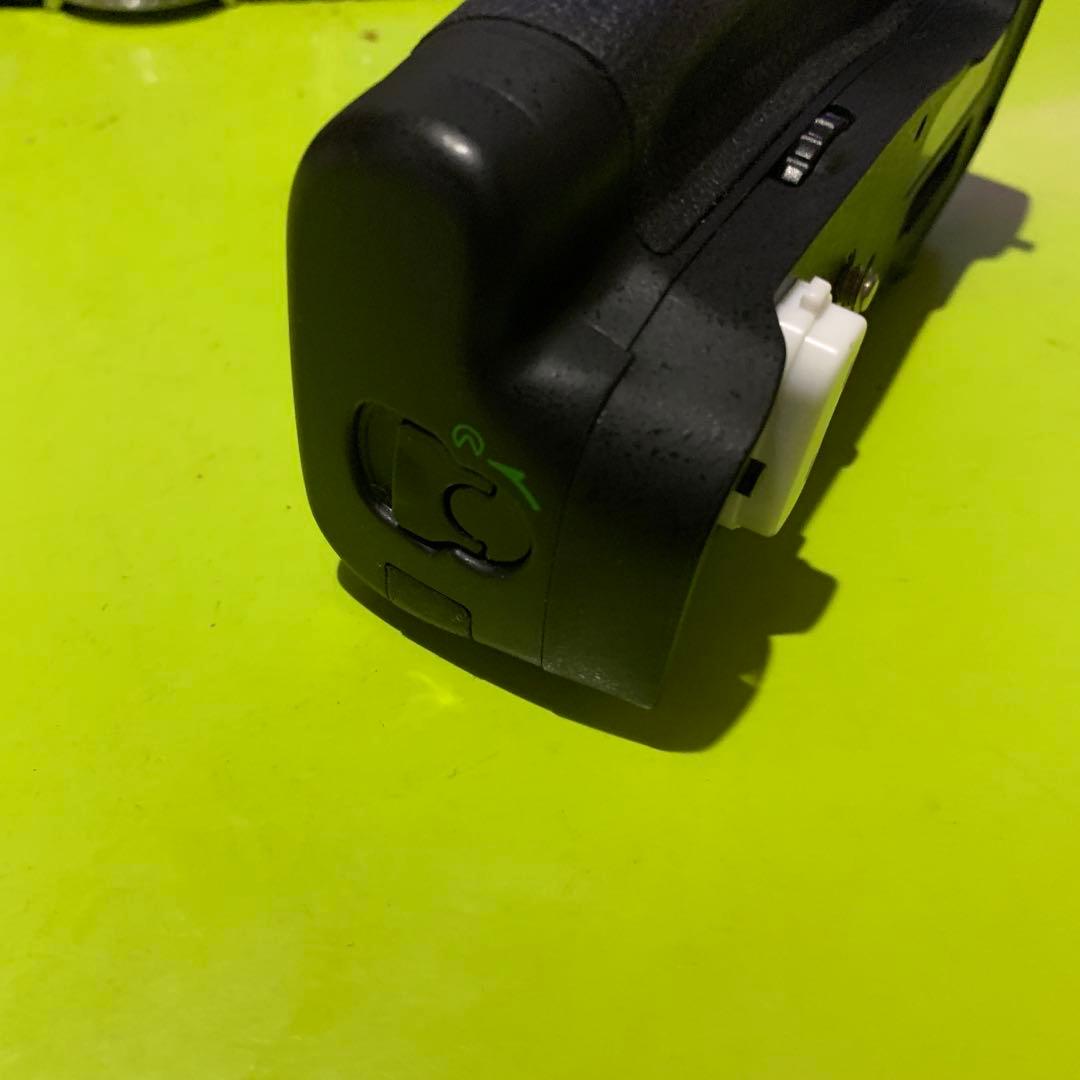 NEEWERニコンD500バッテリーグリップ