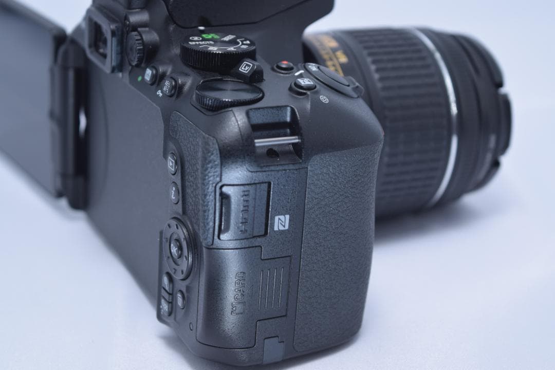 ショット数1700枚！スマホ転送機能付き！Nikon D5600⭐シリーズ最新