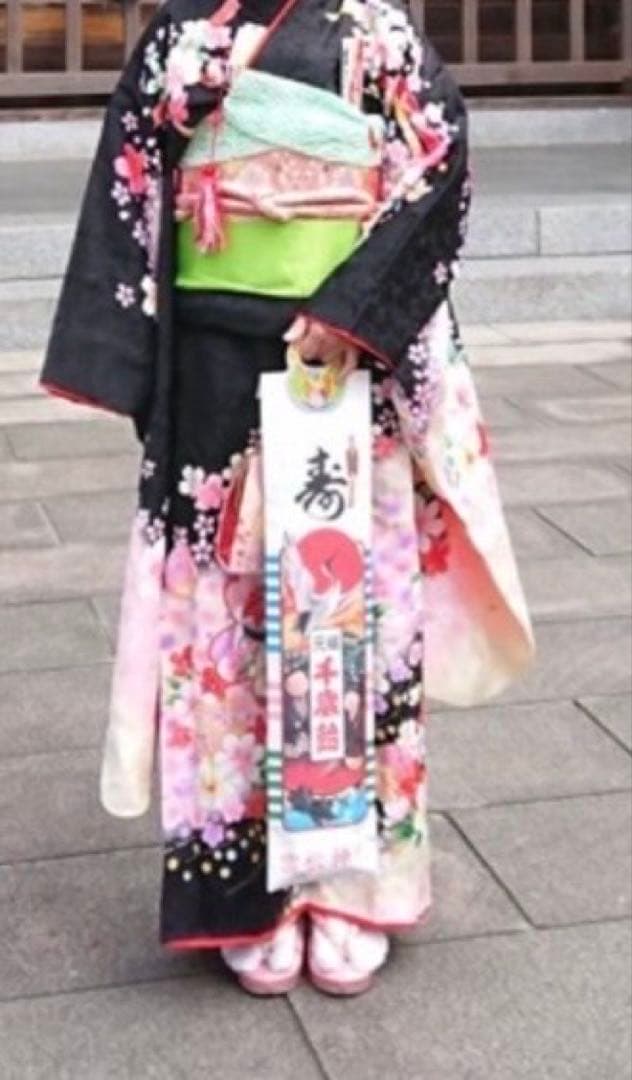 値下げ七五三着物　七歳　正絹フルセット　マリ柄黒