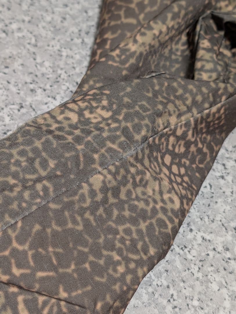 BURTON 迷彩柄orヒョウ柄 スノーボードジャケット　KIDS　Lサイズ