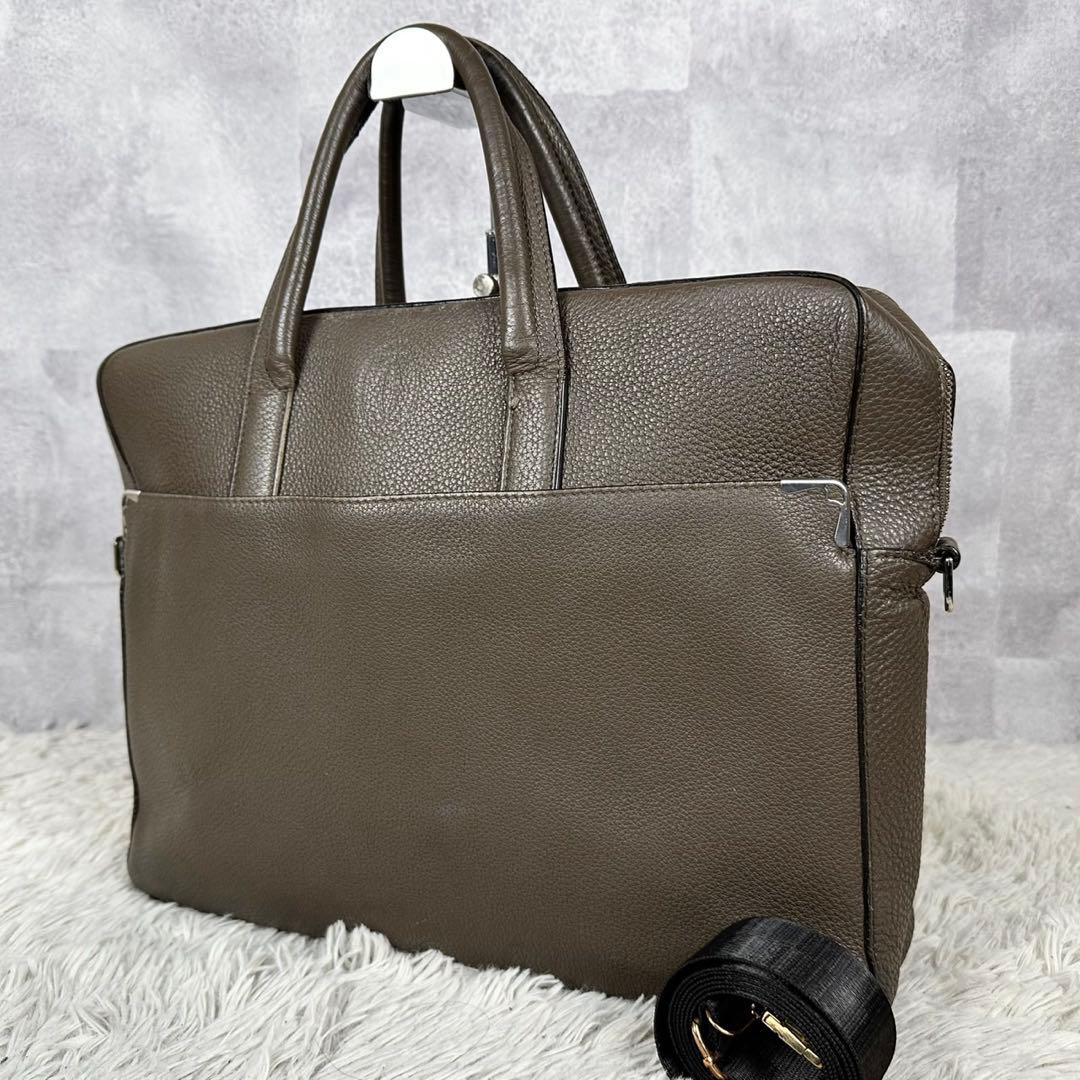 A4 美品 カルティエ レザー ビジネスバッグ エンボス ロゴ型押し グレージュ