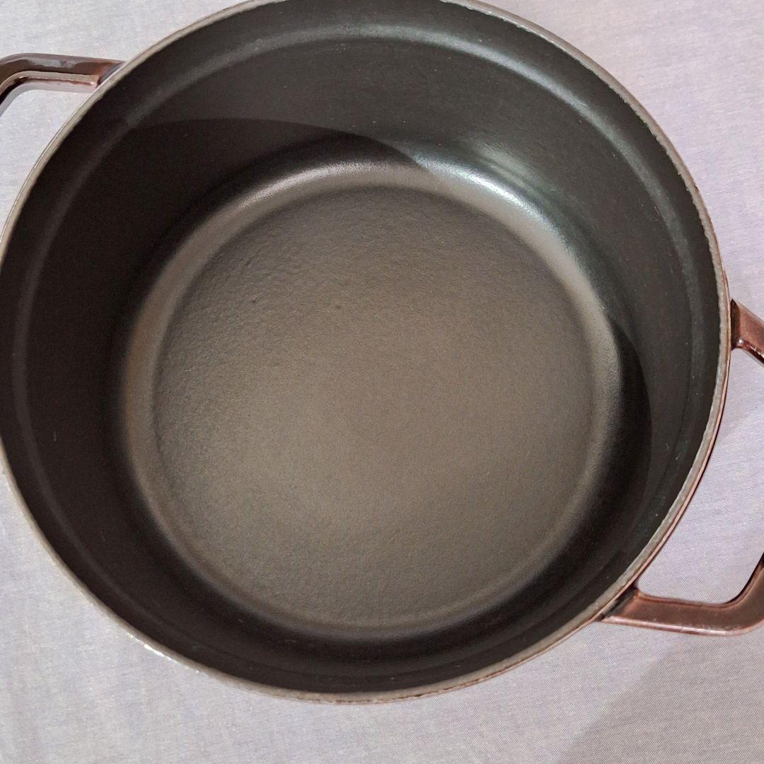 ストウブ　ココット　ラウンド　22cm　オーベルジン　ナス　staub