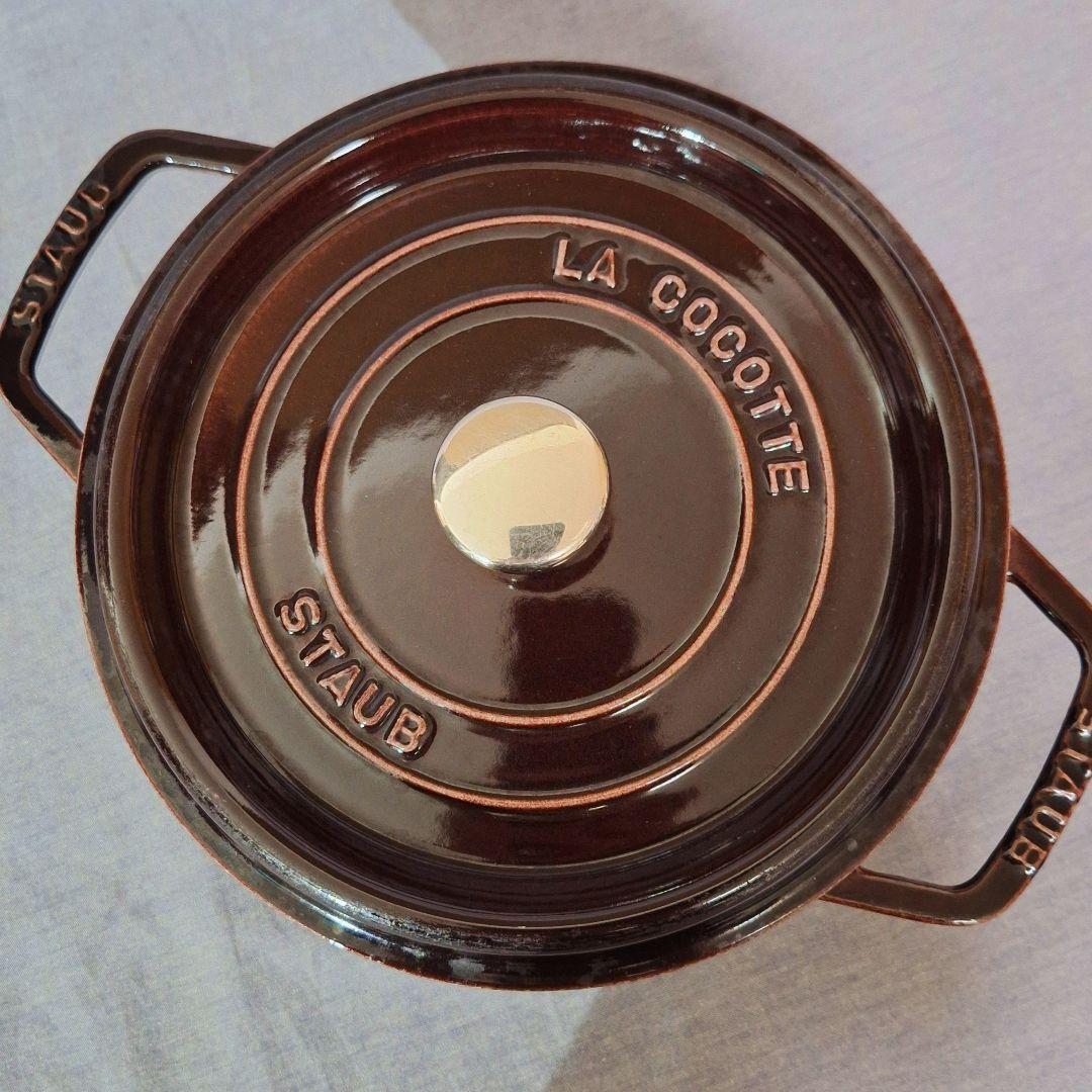 ストウブ　ココット　ラウンド　22cm　オーベルジン　ナス　staub