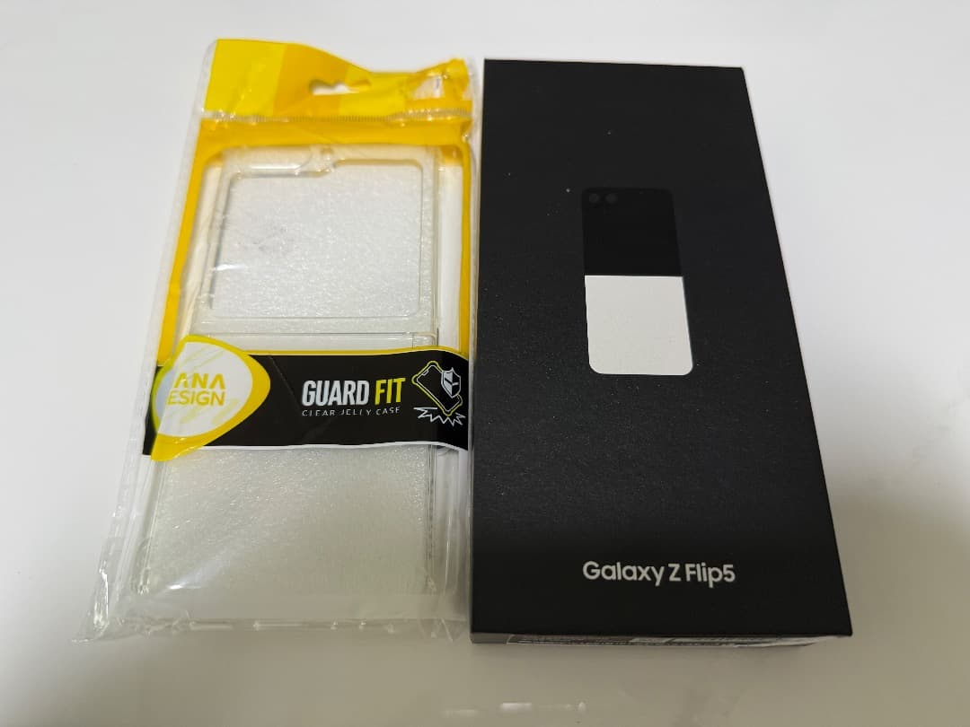 美品 Galaxy Z Flip5 クリーム 256GB A-52