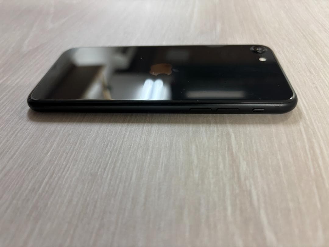 【美品】iPhone SE 第2世代 Black 128GB 【箱アリ】