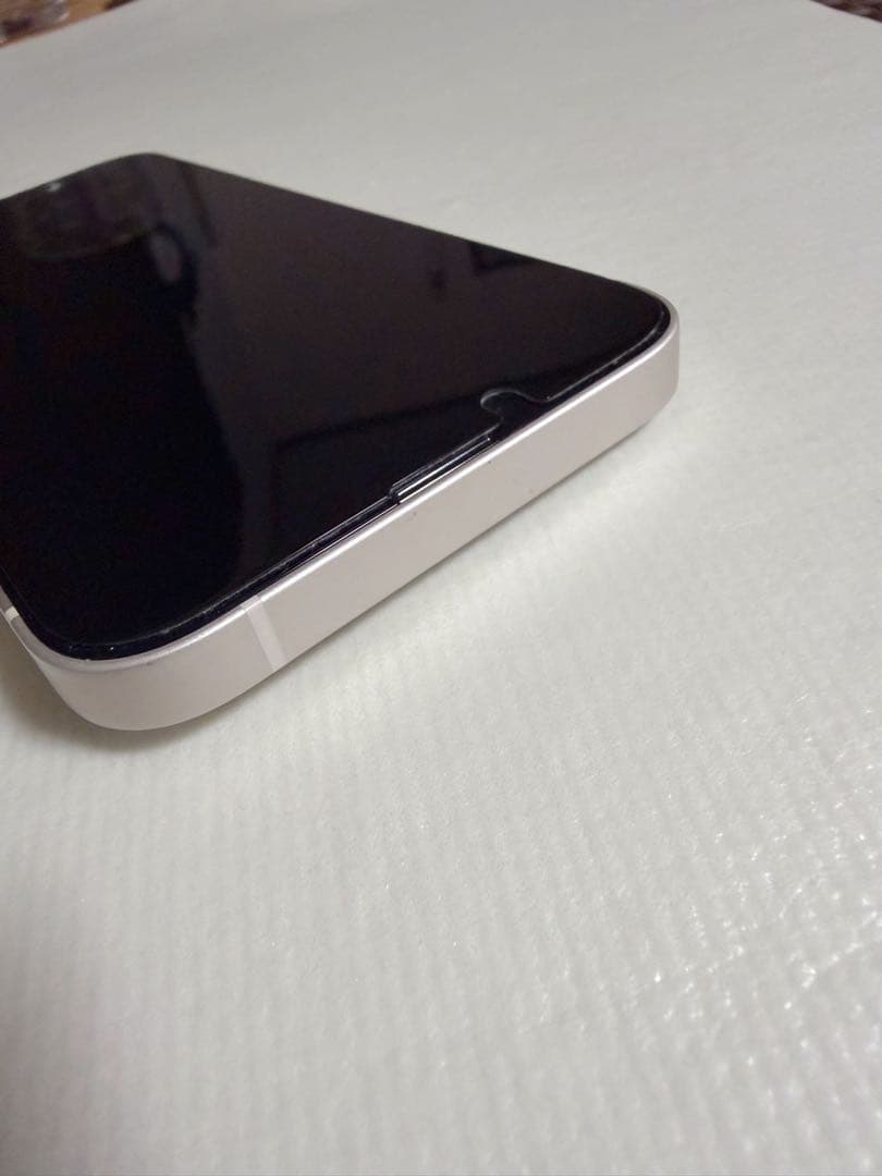 【美品】Apple iPhone13 256GB 本体 スターライト（ホワイト）