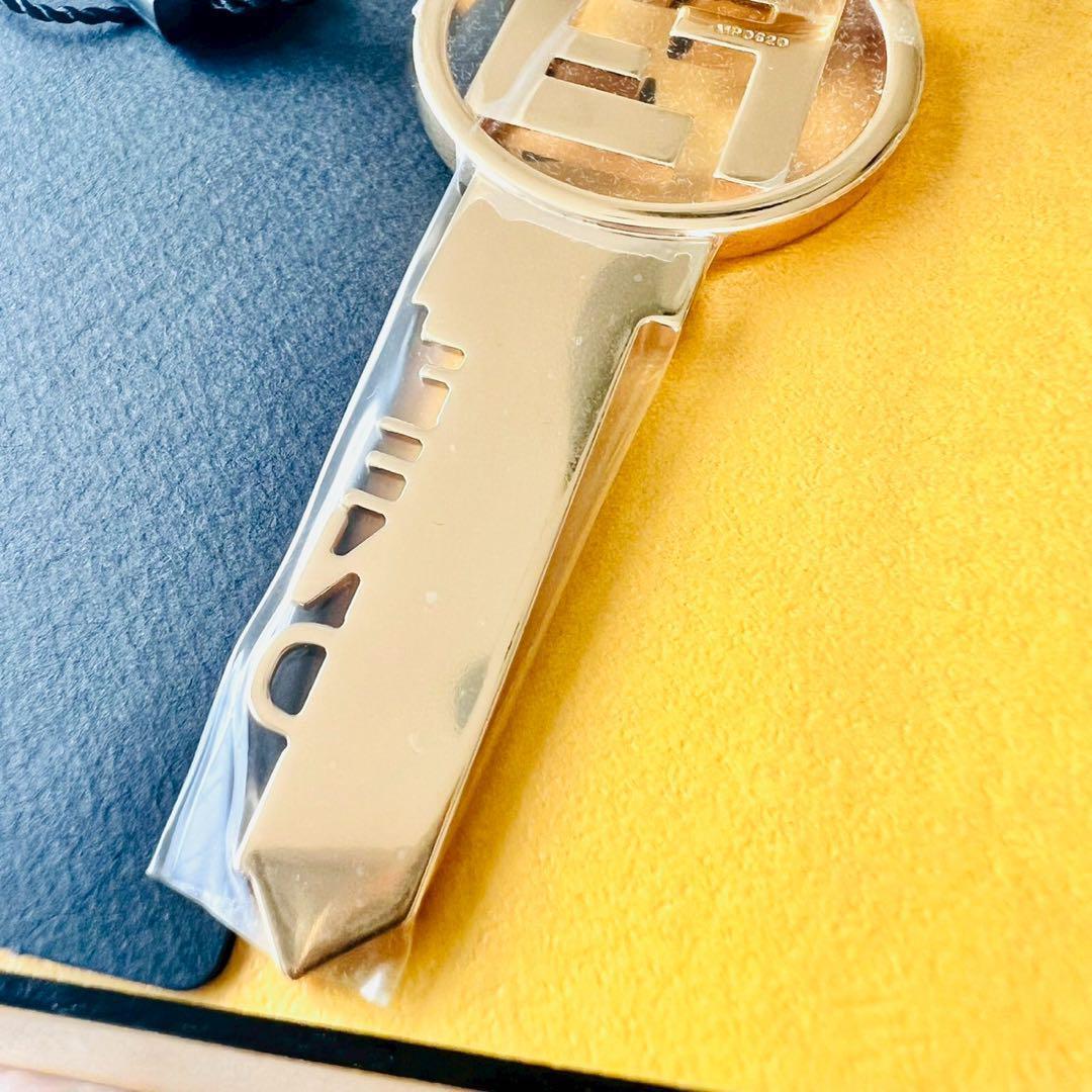 未使用級✨フェンディ　キーホルダー　FFロゴ　鍵　キー　サークル　ラインストーン