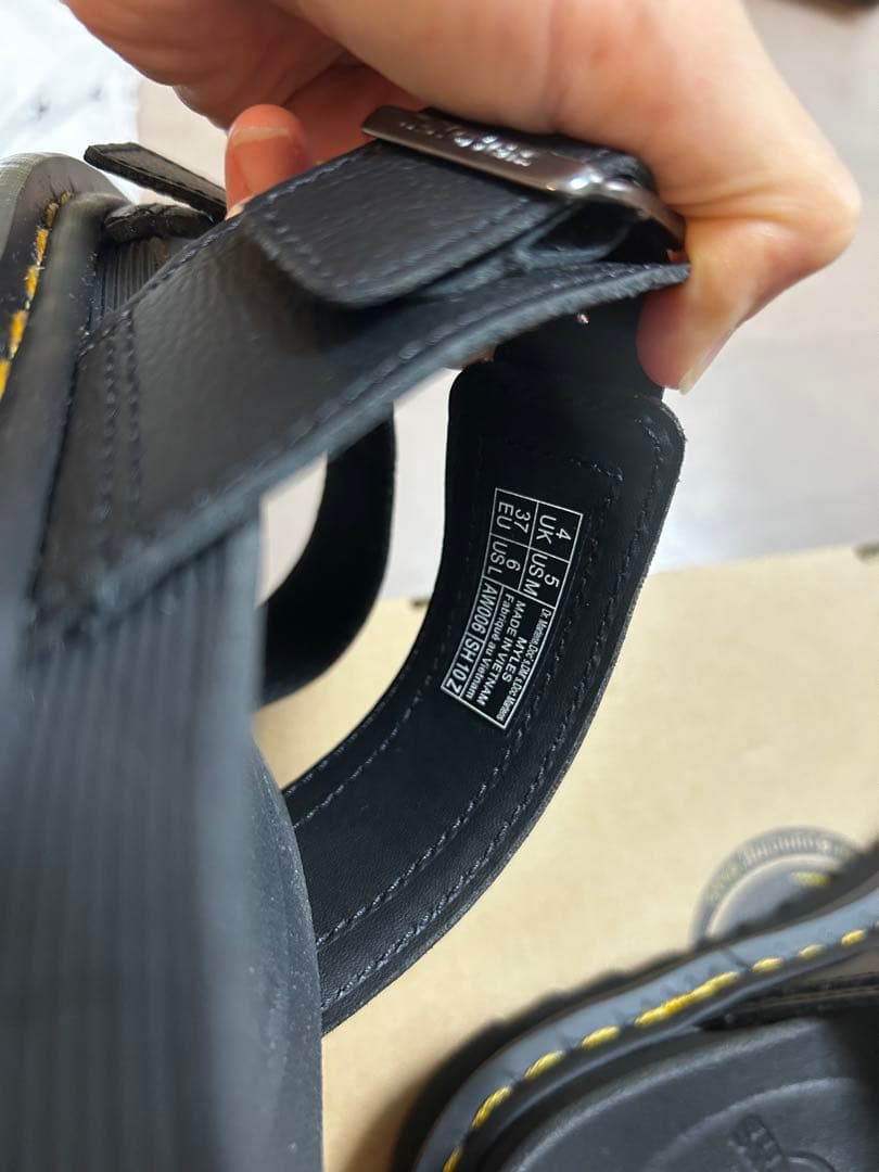 靴 Dr.Martens MYLES BUCKLE SLIDE SANDAL