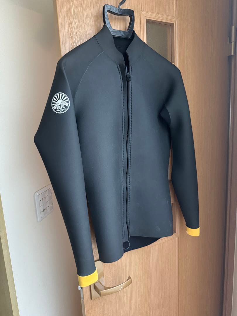 タッパー　ウェットスーツ　ブレーカーアウト