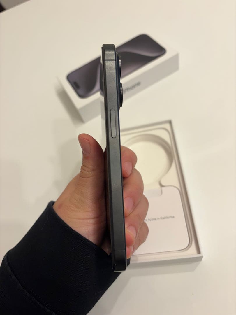 【美品】iPhone 15 Pro 256GB／国内版SIMフリー