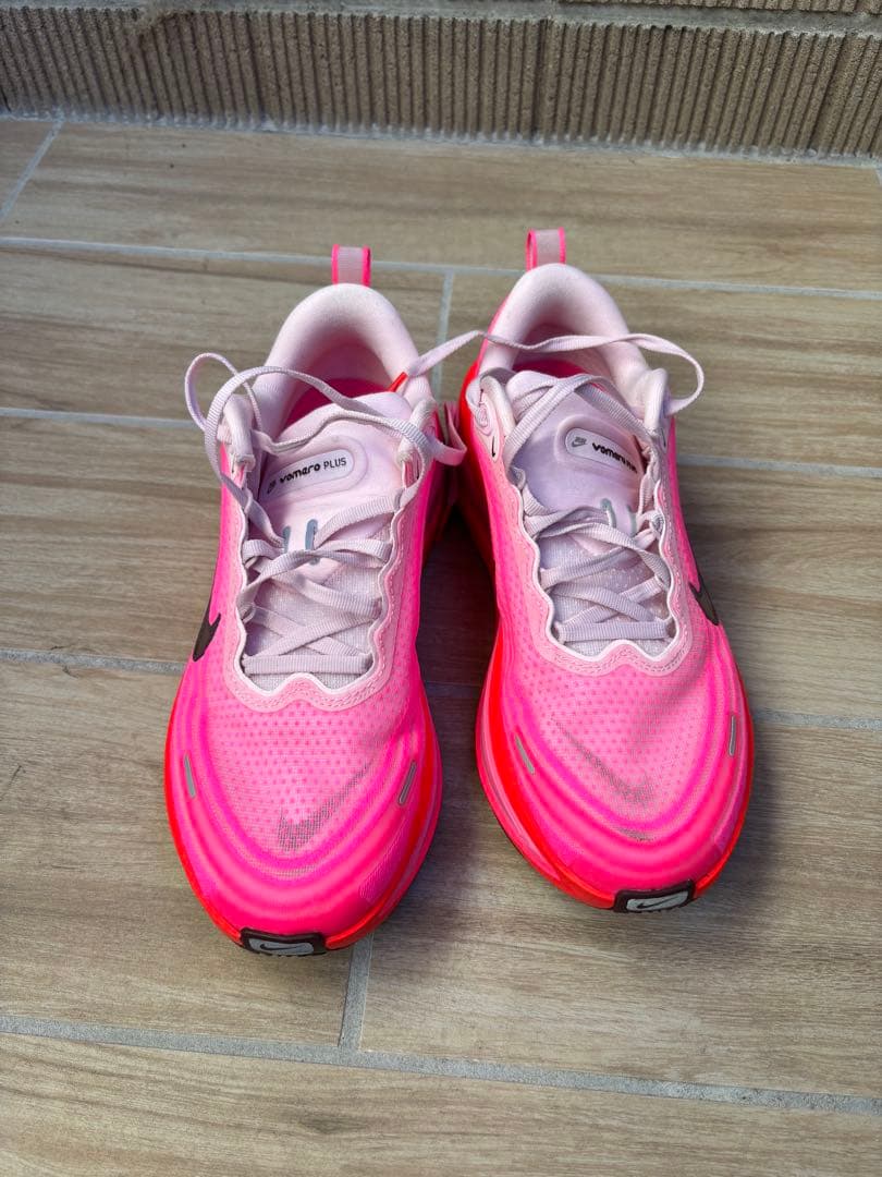 Nike Vomero plus ウィメンズ26cm
