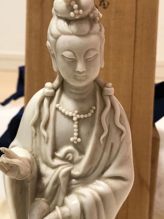 白瓷観音様　時代箱付
