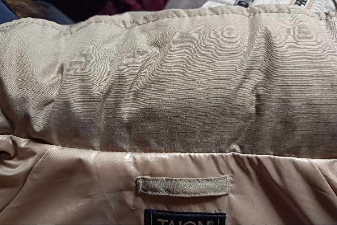 TAION/GLOSTER別注 LEVEL7 ダウン L　薄くシミあり　ベージュ