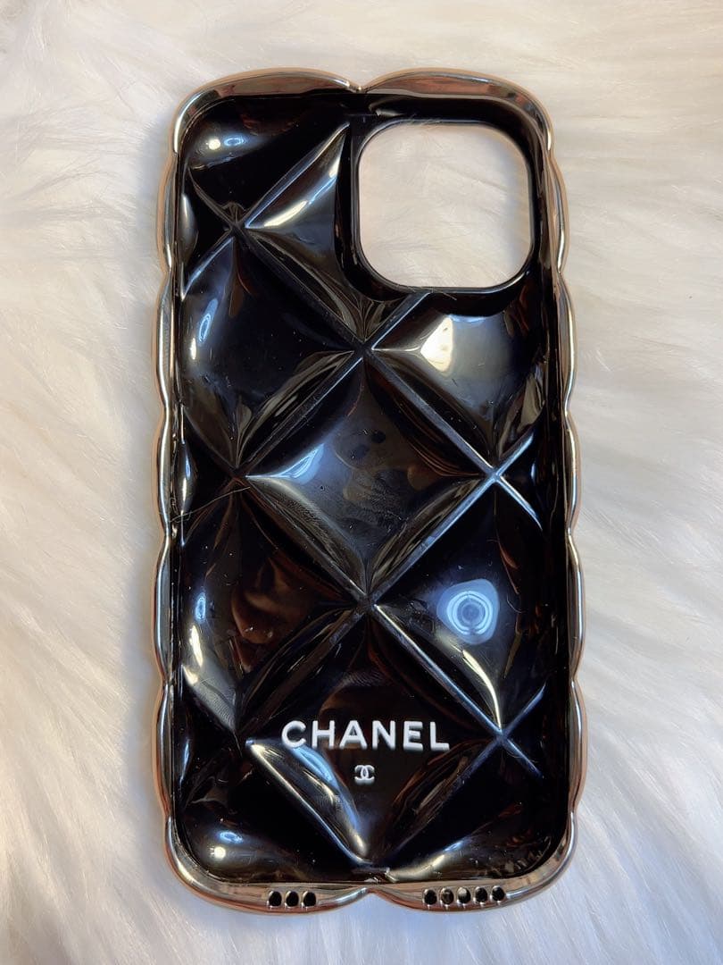 ✨CHANEL黒×ゴールド 艶やかキルティング iPhone13.14.15✨
