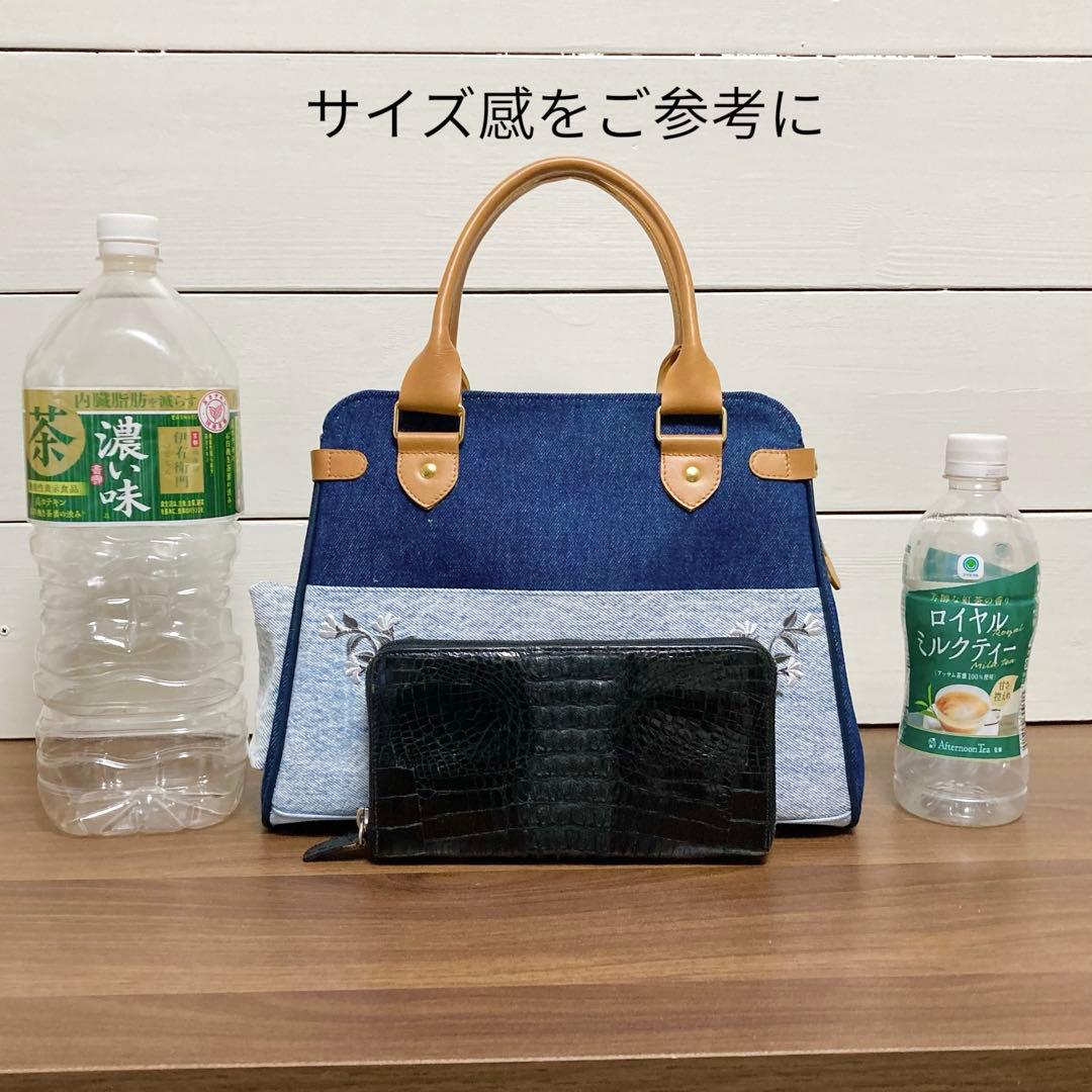 デニムリメイク　本革　2wayハンドバッグ　底板底鋲　刺繍花柄　no.1