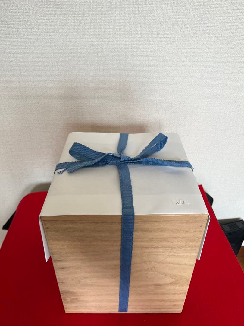 日本工芸会正会員 中田一於 淡青釉裏銀彩 草花文 壺 管理N39