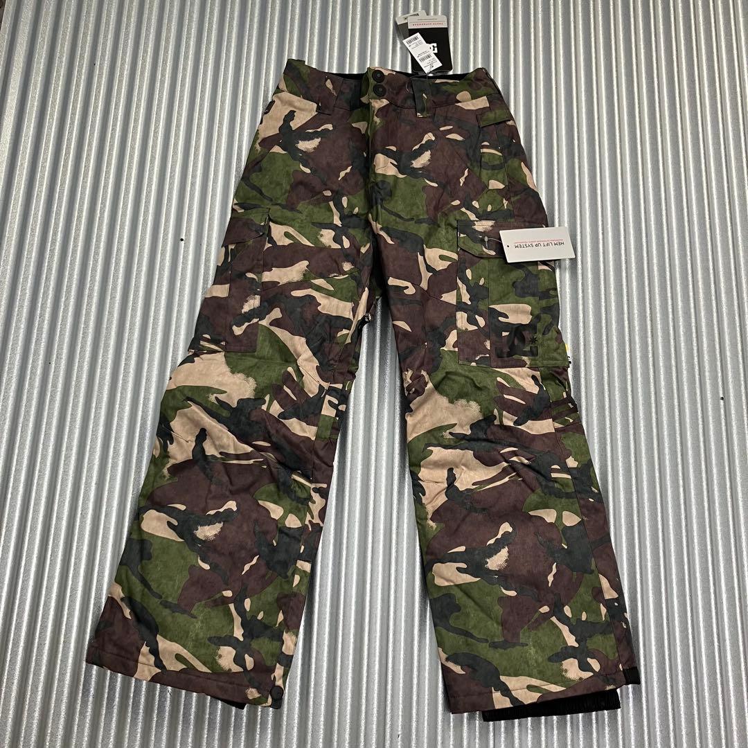 未使用　DC スノボウェア　スキーウェア　子供用　キッズ　上下　150cm