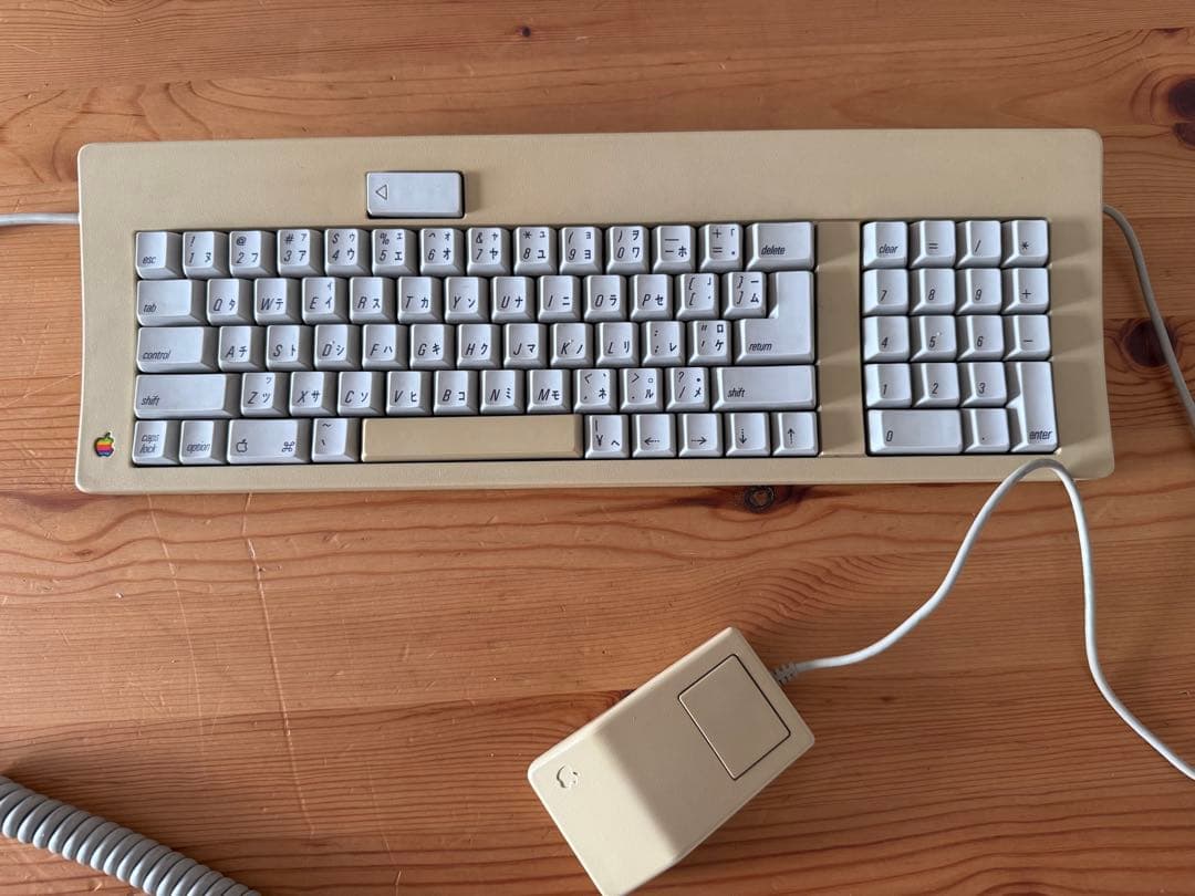 Macintosh IIsi ジャンク品　12”モニター　キーボード・マウス付き