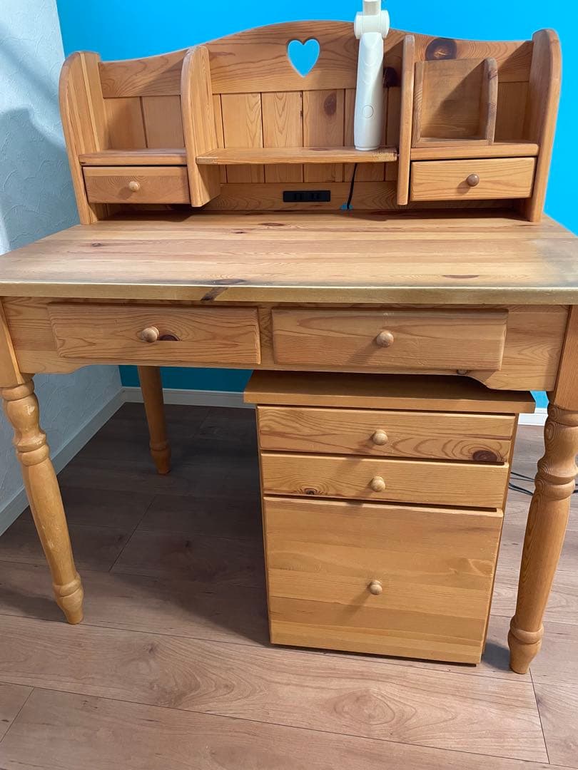 カントリー調の学習机