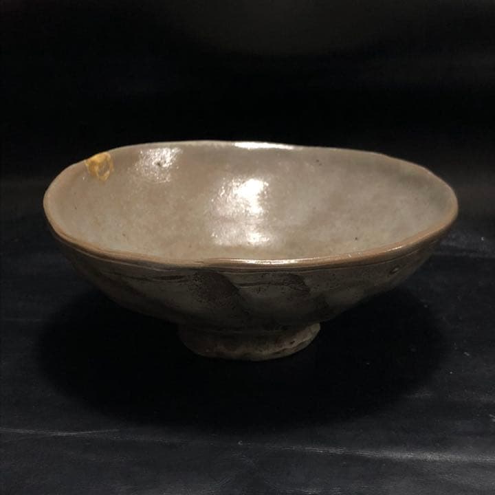 究極の美◼️蔵から迫力のある自然釉薬の美しいかなり凄そうな抹茶茶碗が出てきました。