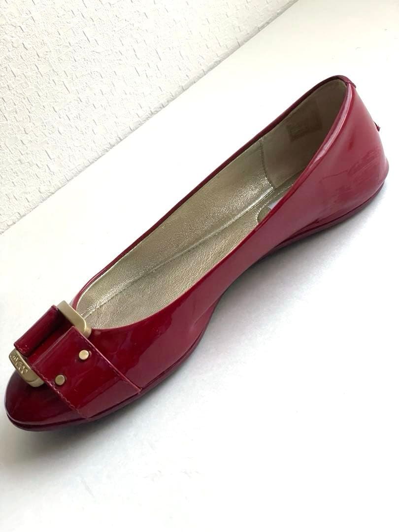 ジミーチュウ ラズベリーカラーフラットパンプス