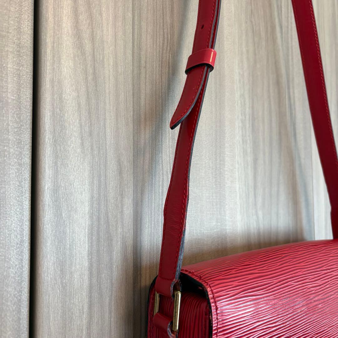 ルイヴィトン　LOUIS VUITTON エピ サンクルー　ショルダーバッグ