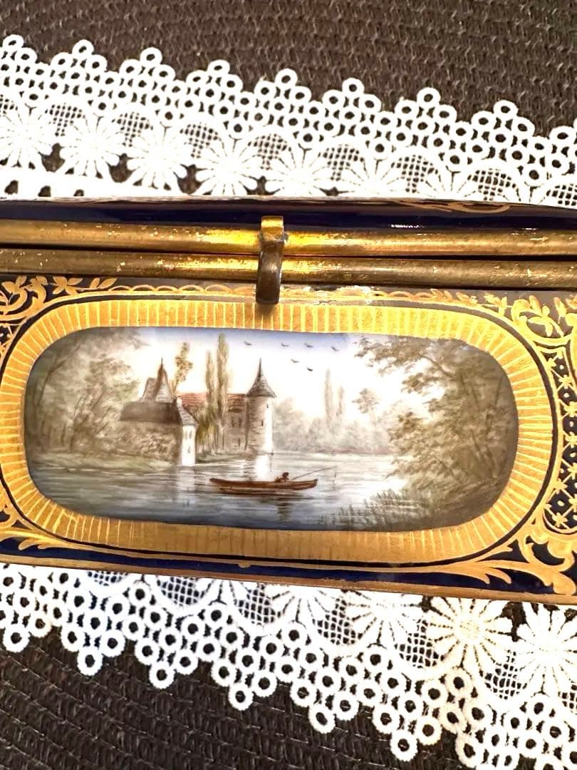 アンティーク　セーブル小物入れ