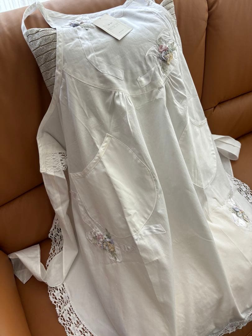 ヒスクーロネ　エプロン