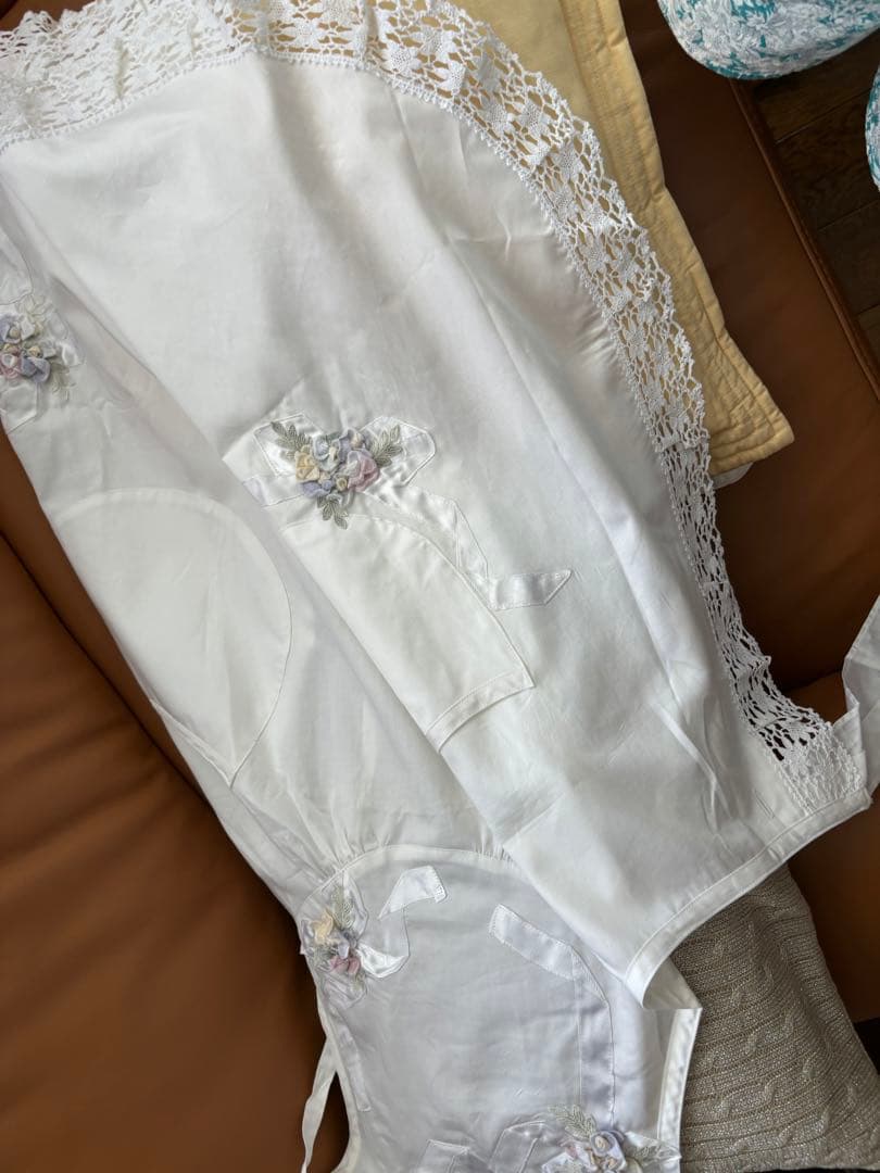 ヒスクーロネ　エプロン