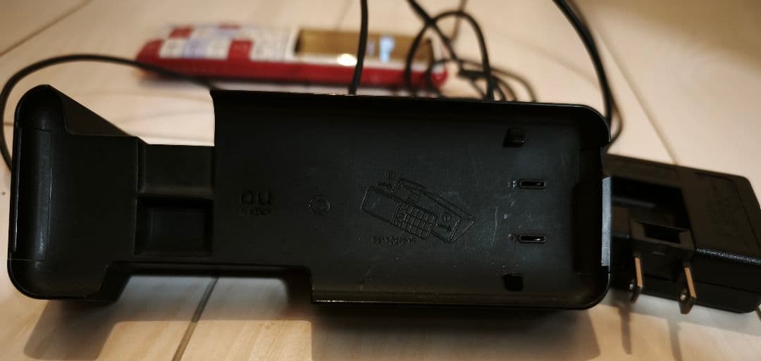 INFOBAR 2インフォバー 錦鯉 携帯電話本体 充電器付き