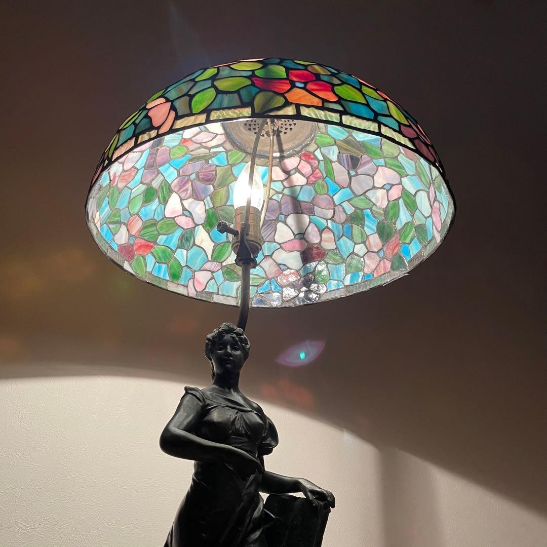 芸術美！　アンティーク スタンドランプ ステンドグラス シェード　ブロンズ像