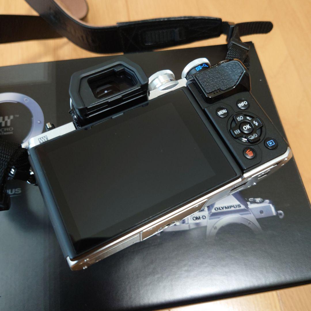 OLYMPUS OM-D E-M10 MarkⅢ ダブルズームキット