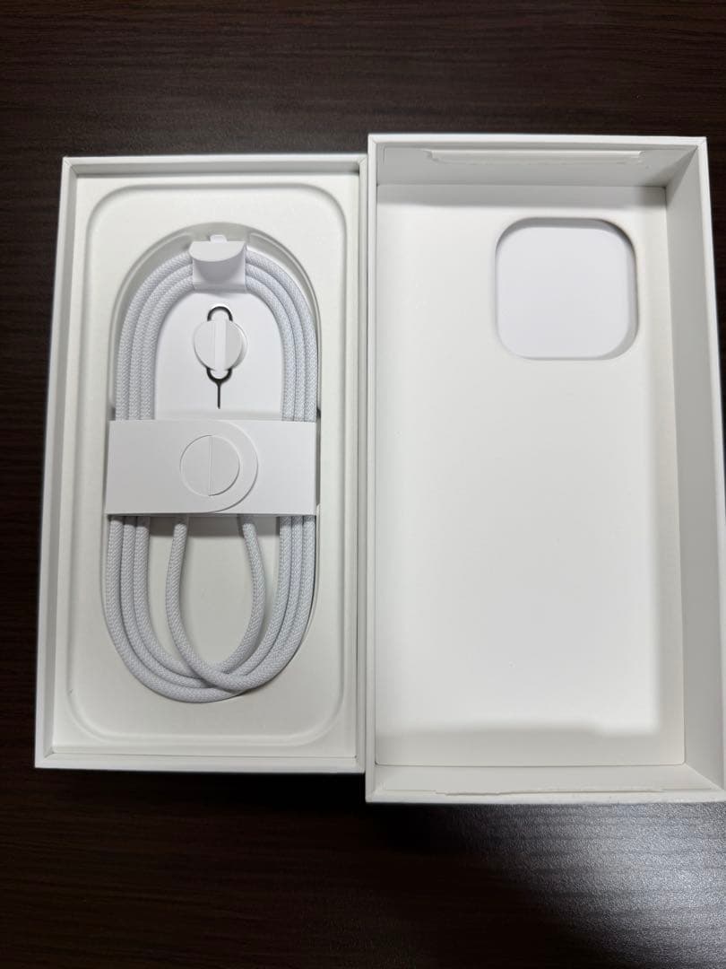 Apple iPhone 16 Pro 128GB ブラックチタニウム