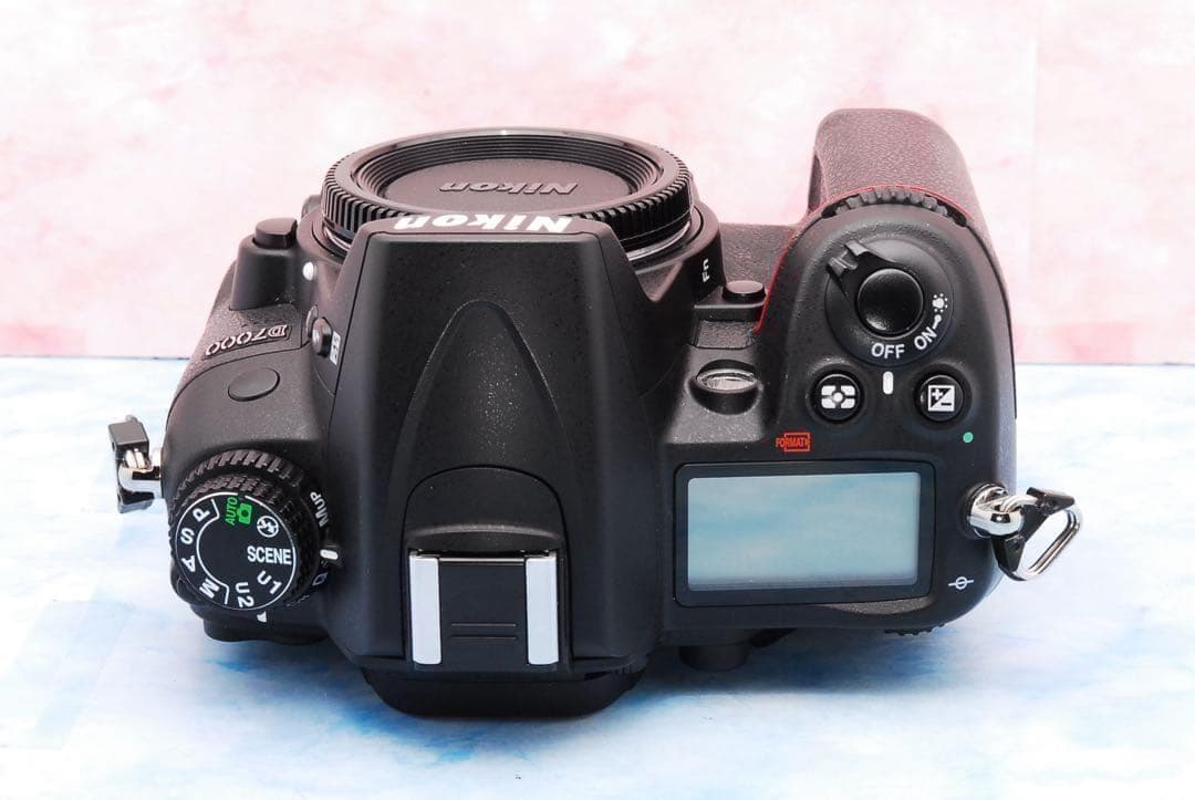 Nikon D7000☆一眼レフカメラ☆バッテリー2個☆超望遠付Wレンズ