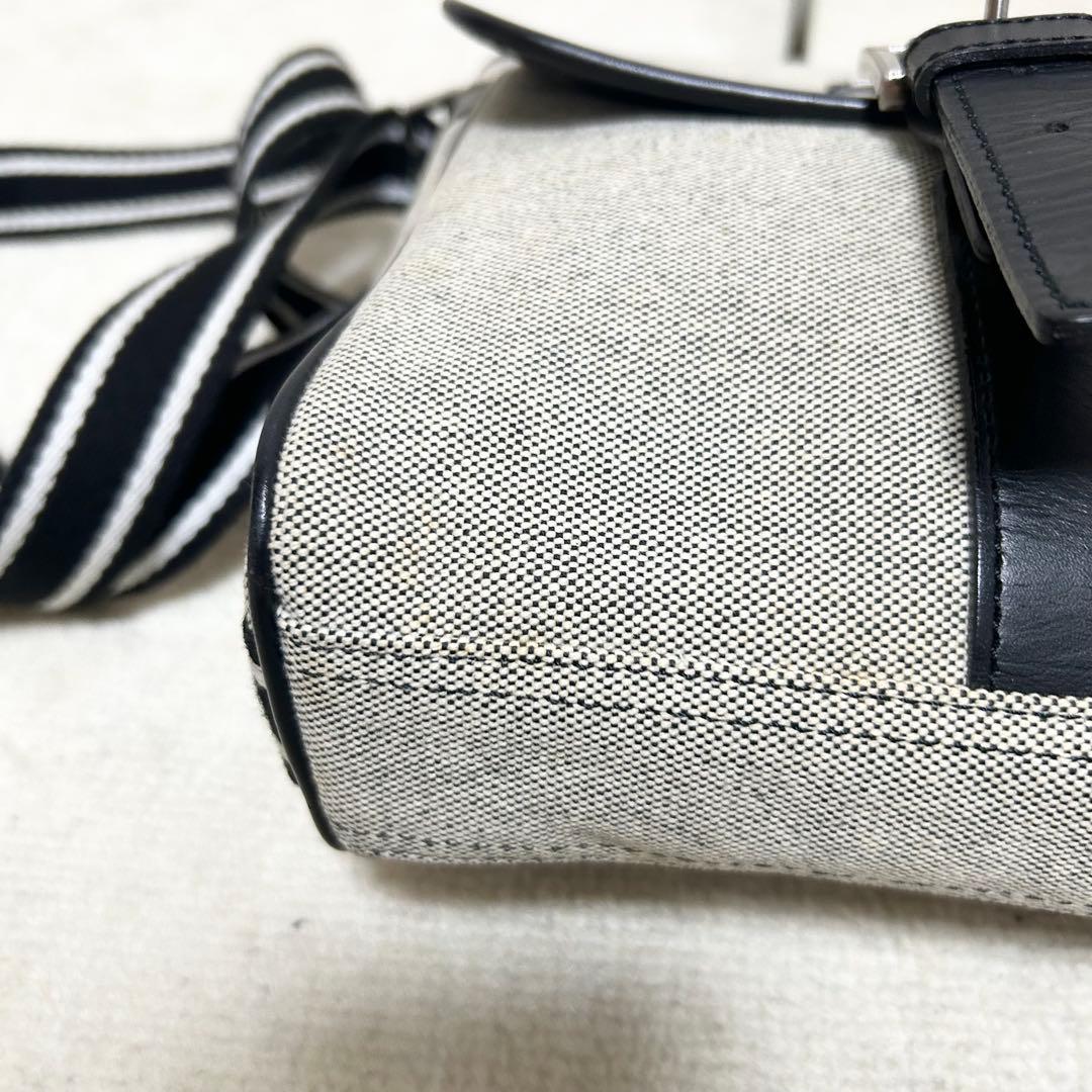 美品　バーバリーブラックレーベル　ショルダーバッグ　ノバチェック　サコッシュ